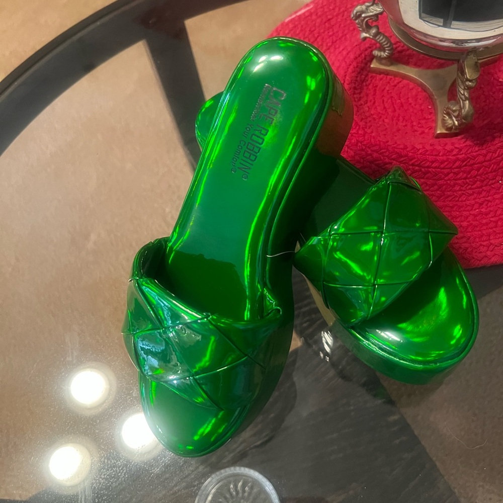 Cape Robbin Green Mules